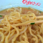 Kurumayaramen - 夢中になってどんどんと食べ進めているところ。