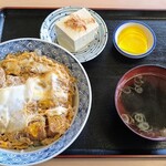 もりや食堂 - 名物の「かつ丼」