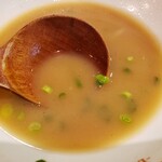 ヌードルワークス - 甘味のある豚骨スープ