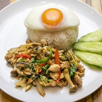 Stir-fried rice with minced chicken and mushrooms
