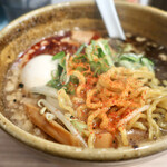 麺処まるは BEYOND - たっぷり一味唐辛子を掛けましょう