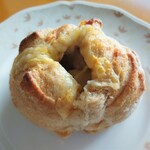 カンパーニュ - マリボーチーズのプチカンパーニュ350円