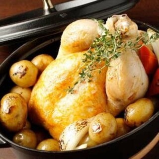 「丸ごと地鶏焼き」は飲み放題¥5,000コースのみで提供！