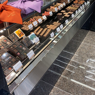 サロンドロワイヤル_2