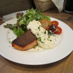 キッチン ラフト - サーモンソテーのタルタルソースです