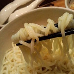 麺屋吉左右 - スベスベ感の頂点に君臨したような麺である！(｀･ω･´)