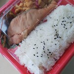 キッチンオリジン - 料理写真:塩麹焼き鮭唐揚げ弁当