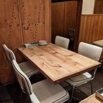 Jiji - 広めのテーブル席