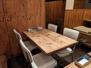 Jiji - 広めのテーブル席