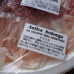 サルメリアロッキュー - 薄ピンク色のクラッタ。
      お店１番人気の生ハム。甘い香りが特徴。
      ふんわり食感でいくらでも食べたいお味(*´ー｀*)