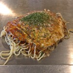 Okotetsu - 肉玉そば大葉とチーズトッピング