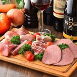 和牛肉寿司&シュラスコ食べ放題 個室肉バル ウォルトンズ - 