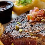 TGIフライデーズ - リブアイ　切ったとこアップ