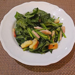 ヌッフ デュ パプ - ホウレン草のソテー