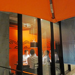 ヌッフ デュ パプ - エントランスから見た個室