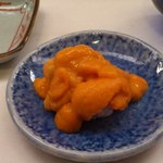 寿司割烹 魚紋 - 握りじゃないけど…魚紋の雲丹こぼし。