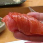 寿司割烹 魚紋 - 中トロ。薄造り。三枚づけ。リフト(^-^)/
