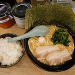 一正家 - 豚骨醤油ラーメン、サービスライス