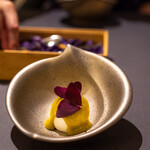 プレゼンテ スギ - 2021.5 エアーアイス（自家製ヨーグルトのエアーアイス、マンゴーと天然山椒のソース、ブラックオキザリス）