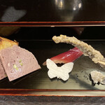 徳山鮓 - 前菜は、絶品の熊、猪、鹿のテリーヌ、味女どじょうの南蛮漬けなど、お酒が進むくん♡