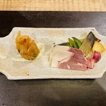 徳山鮓 - 猪のハム、熊肉の揚げ焼売、ビワマスの皮揚げ。ジビエだということを忘れてしまいそうです。