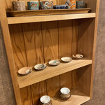 徳山鮓 - 見ていて飽きないコレクションが無造作に飾られています。