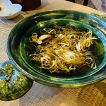 徳山鮓 - 朝は氷魚のお鍋。氷魚は透き通る体をした鮎の稚魚。貴重な冬の余呉湖の味です。