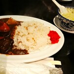 たんや善治郎 - 牛たんカレー(￥1375)。
      角煮のような柔らかいお肉を堪能あれ。