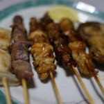 八剣伝 - 料理写真:鶏連合！？+椎茸　レモンはサービス（笑）