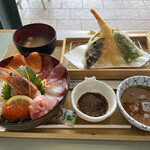 海鮮丼・天ぷら 博多喜水丸 - 海鮮丼と天ぷら盛り合わせ