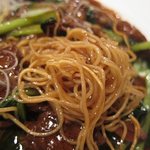 中国酒家 大三元 - 揚げられた極細麺が餡を吸って
