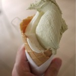 佐久間あいすくりーむ工房 - ミルクとピスタチオのダブル