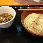 うつ輪 - 鴨つけ麺。980円。
      鴨肉は控え目だが、つけだし汁がうまい。