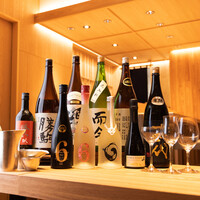全国から集めるお寿司に合う日本酒の数々