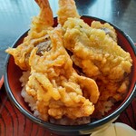 そば処 長寿庵 - 天丼は海老天2尾と舞茸、茄子、ピーマン天が。