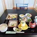 日本料理 にじ - １．牡丹（平日限定２０食）１６００円　別室でのデザートも付きます。