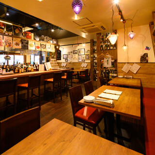 お洒落な寛ぎの空間で、おひとり様やカップルでのひと時をぜひ