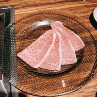 焼肉一頭両騨 町田本店 - 焼きしゃぶ用の肉：本当は６枚