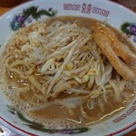 ラーメン神豚 - 小ラーメン（800円）・カタメ、ニンニク少なめ、ヤサイ少なめ