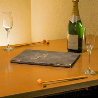 木の温かみのある雰囲気で、落ち着いてゆったりと過ごせる空間