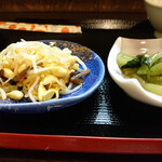 天ぷら・居酒屋 泉秀 - 小鉢と漬け物