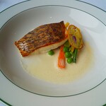 ジランドール - 真鯛のポワレ 春野菜のブレゼとマイヤーレモンバターソース