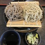 手打ちのお蕎麦屋 Reiwa - 料理写真:石臼　粗挽き食べ比べ２種盛り