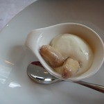 ウシマル - ヤギチーズにゆで落花生