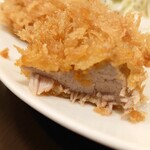 コ・ビアン - ヒレカツ断面　いいお肉に衣がサクサクな感じ