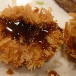 コ・ビアン - 中濃ソースを掛ける