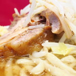 ラーメン二郎 - 豚の厚み