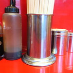 ラーメン二郎 - 卓上調味料