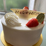 PATISSERIE JINKE - ショートケーキ ４号 3,024円。