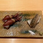 鮨 さかい - 鮑（唐津）、蛍烏賊（富山）